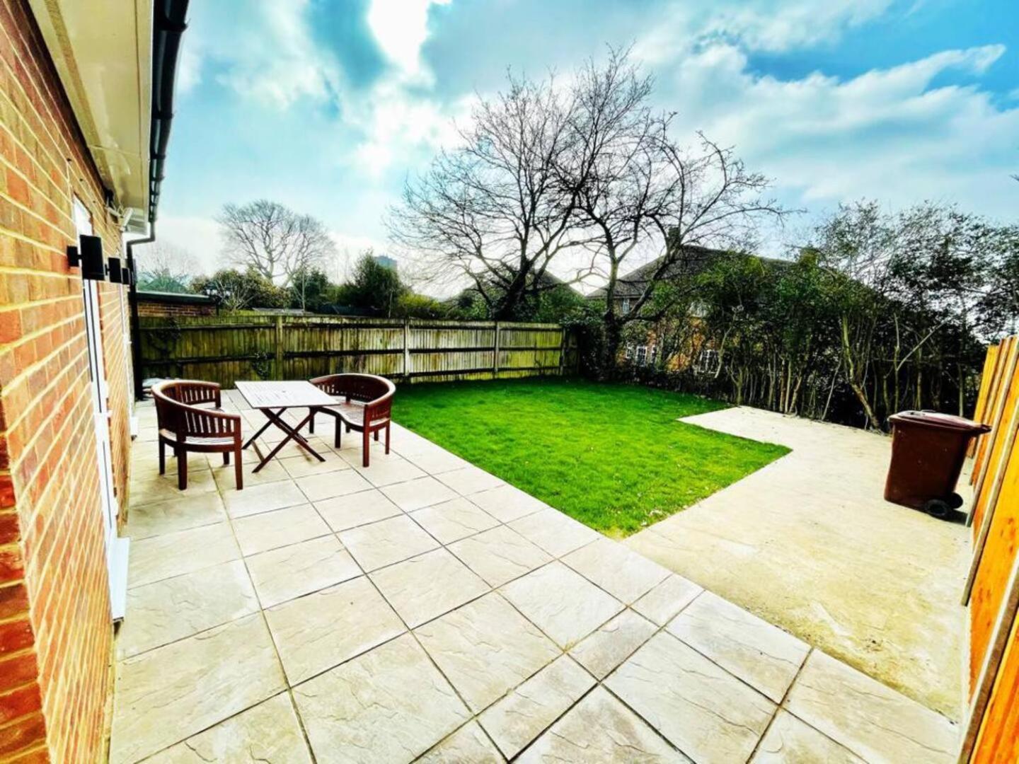 The Winstre Borehamwood Extérieur photo